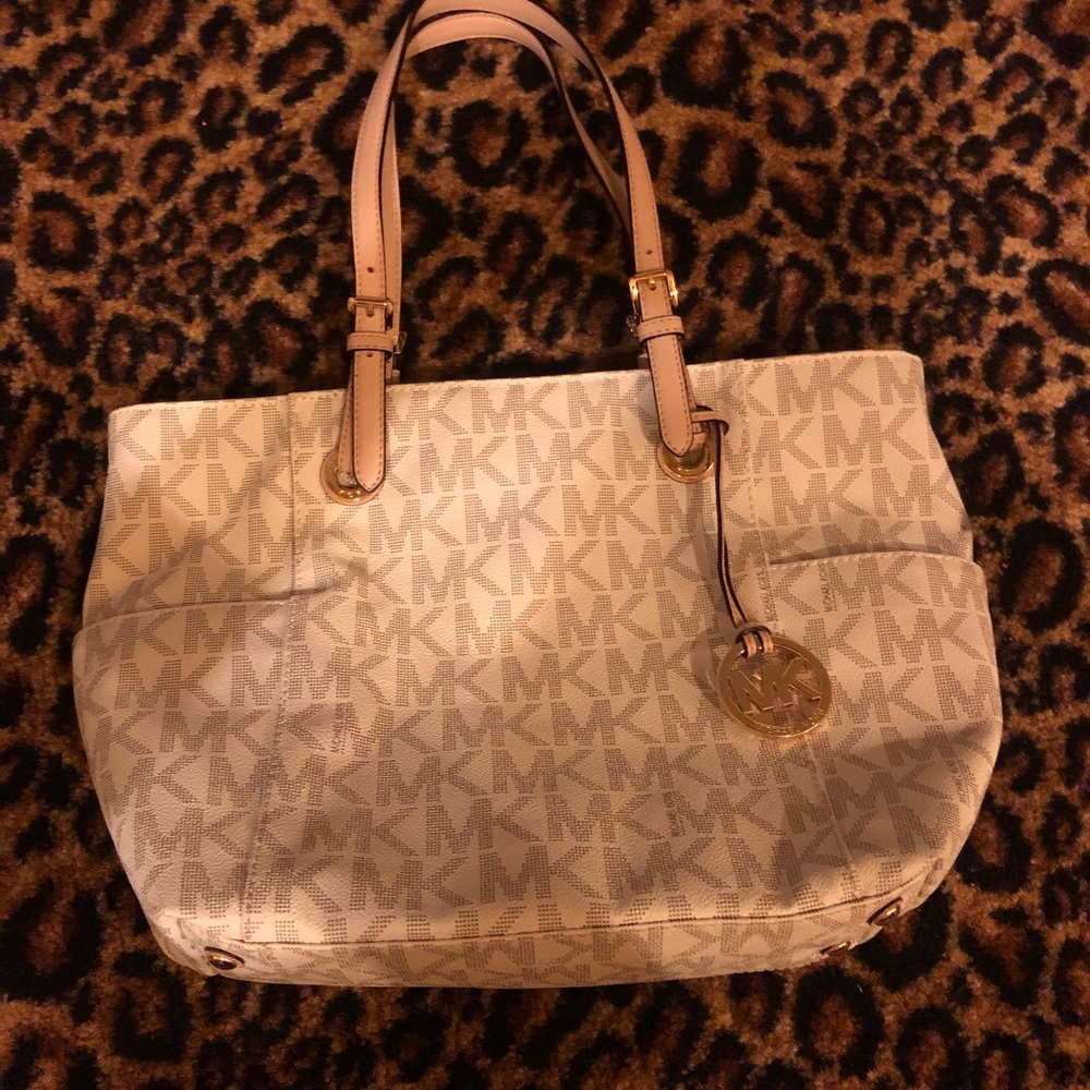 Michael Kors Jet Set Signature Bag